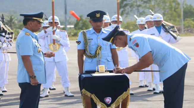 Pangkoopsau III Pimpin Sertijab 2 Danlanud Wilayah Timur