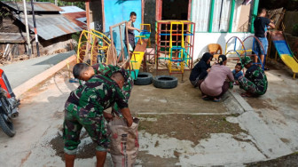 Peduli Pendidikan, Satgas TMMD Kodim 0417 /Kerinci Perbaiki Lantai dan Mengecat PAUD AINI