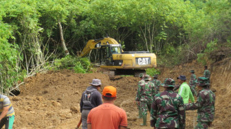 Pembukaan Jalan Baru Desa Sungai Ning - Sungai Liuk Sudah 43 %