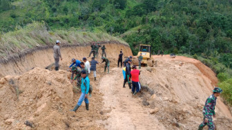 Pembukaan Jalan Baru Desa Sungai Ning - Sungai Liuk Akhirnya Selesai