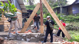 Penerima Bantuan Rehab Rumah Berterimakasih pada Satgas TMMD