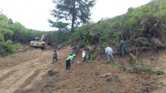 Pembukaan Jalan Baru Desa Sungai Ning – Sungai Liuk Sudah 57 Persen