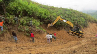 Meski Hari Libur, Pekerjaan Fisik TMMD ke 104 Kodim 0417/Kerinci Terus Dilakukan