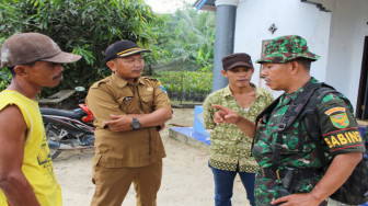 Babinsa Ladang Peris Temui Perangkat Desa