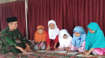 Serda Sahardi Ajari Anak-Anak Ladang Peris Mengaji