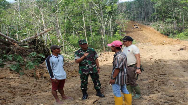 Danramil Muara Bulian Pantau Perkembangan Pembukaan Jalan