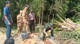 Dandim 0415/Batanghari Ajak Warga Bantu Kerjakan Bedah Rumah