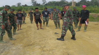 Pembukaan Jalan TMMD di Ladang Peris Tinggal Finishing