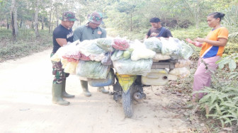 Tukang Sayur Kaget Dipanggil Tentara, Ehhh… Rupanya Mau Belanja