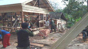 Rumah Mbah Rito Sudah Tegak Payung