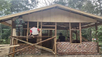 Buruh Karet Dapat Bantuan Bedah Rumah