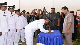 Bupati Tanjab Timur Lantik Kades Terpilih