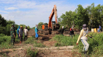 Rampung 71 Persen, Pembuatan Jalan TMMD Desa Labuhan Pering Dikebut