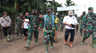 Tim Wasev Mabesad Tinjau Langsung Pembangunan Jalan TMMD 108 Kodim Tanjab