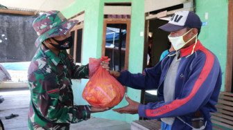 Satgas TMMD Kodim Tanjab  Kembali Salurkan Paket Sembako