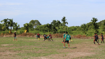 Eratkan Kebersamaan, Satgas TMMD 108 Kodim Tanjab Gelar Turnamen Sepakbola