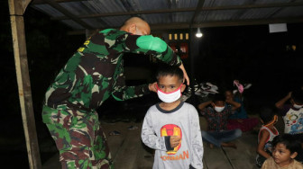 Satgas TMMD Ajari Anak - anak Cara Penggunaan Masker yang Benar