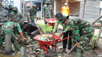 Budayakan Hidup Bersih, Satgas TMMD Ajak Warga Gotong Royong