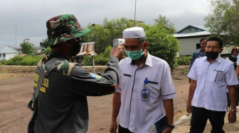 Hadang Virus Corona, Satgas TMMD 108 Kodim 0419 Tanjab ‘Saring’ Orang Masuk Desa Labuhan Pering