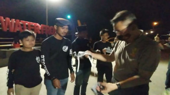 Kapolda Bagikan Masker di WFC Kuala Tungkal