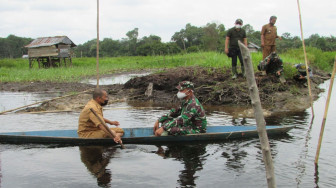 Dandim Batanghari Tinjau Lokasi TMMD Naik Perahu