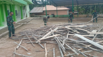 Tumpukan Kayu di Halaman Majid Raudhatul Hasanah Dibersihkan