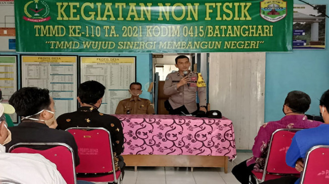 Bhabinkamtibmas Polres Muaro Jambi Jadi Narasumber TMMD 110