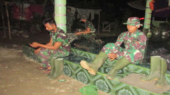 Pembangunan Jalan TMMD Dikerjakan Sampai Malam