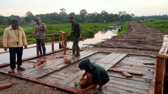 Pembangunan Jembatan Desa Sungaiterap Terus Dikebut