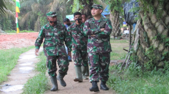 Kasrem 042/Gapu Tinjau Jalan TMMD