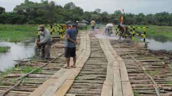 Jembatan TMMD Sungaiterap Dirapikan