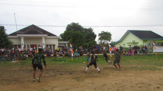 Satgas TMMD "Ditumbangkan" Warga Desa Sungaiterap