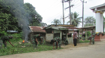 Satgas TMMD Bersihkan Area Poskamling