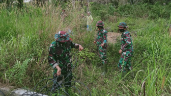 Kabel Listrik Terpaksa Dipindahkan untuk Pembukaan Jalan TMMD