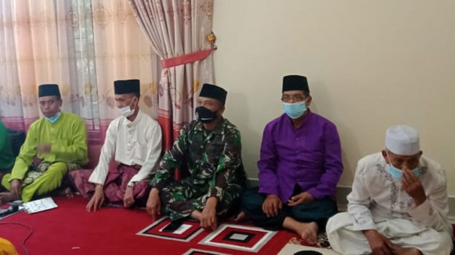 Kapten Rilman Jadi Saksi Nikah di Lokasi TMMD