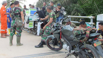 Satgas TMMD 110 Kodim Batanghari Bersantai di Jembatan