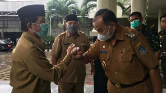 Kunker Ke Tanjabbar, Safrial Bacakan Pantun Untuk Gubernur Jambi