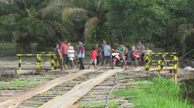 Warga Bebas Berkreasi Rawat Jalan TMMD