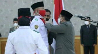 Anwar Sadat Kukuhkan Anggota Paskibraka