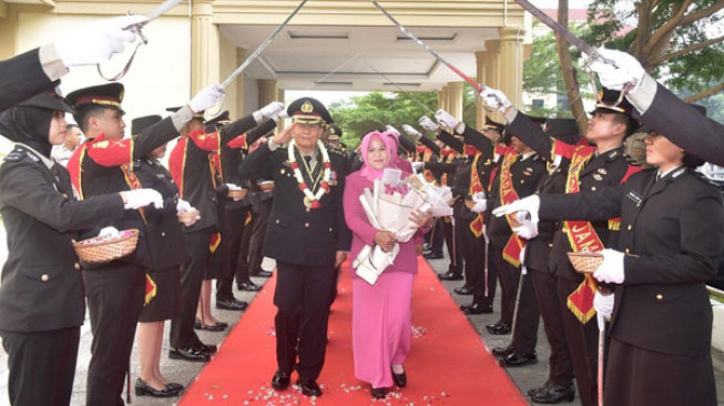 41 Personil Polri dan PNS Polda Jambi Purna Bhakti, Irjen Pol Rusdi Hartono Beri Semangat