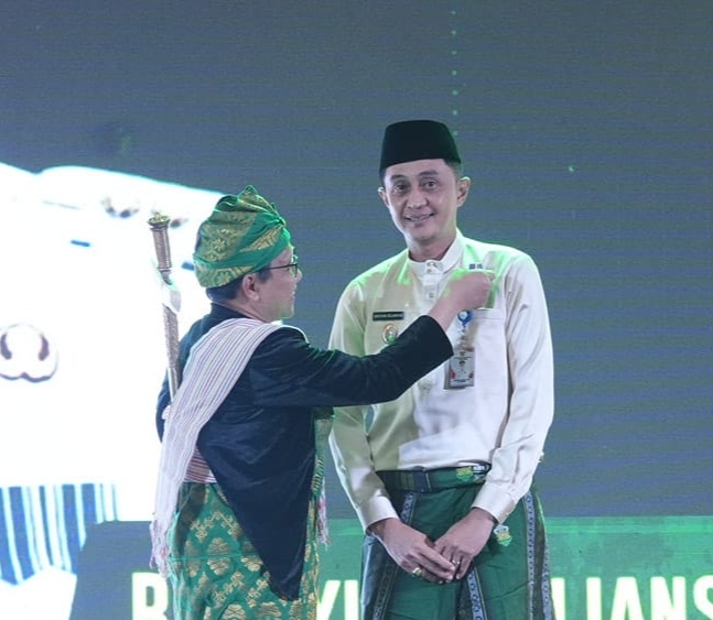 Pj Bupati Muaro Jambi Bachyuni Deliansyah Raih Penghargaan Dari Kementerian Desa Pembangunan