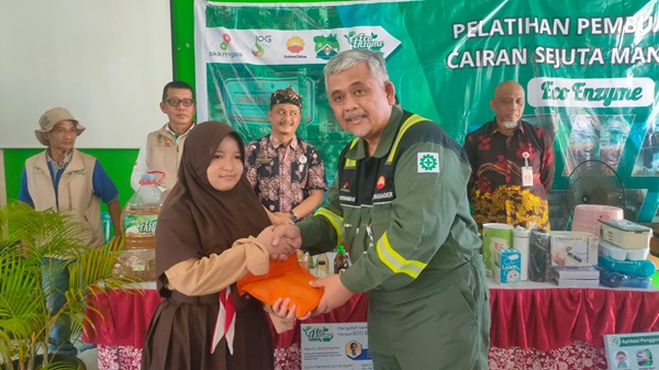 PetroChina International Jabung Ltd mengadakan pelatihan dan sosialisasi cara pembuatan cairan Eco Enzyme dari sampah organik, di SMP Negeri 21 Tanjungjabung Timur, Kamis (13/6/2024) | henrosta