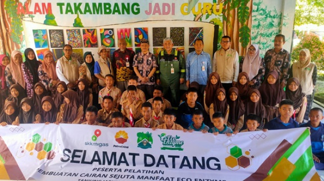 Ajak Siswa Peduli Lingkungan, SKK Migas - PetroChina Adakan Pelatihan Pembuatan Eco Enzyme di SMPN 21 Tanjabtim