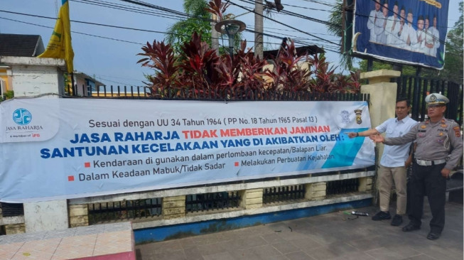 Jasa Raharja Pasang Spanduk Himbauan Balap Liar Tak Dapat Jaminan