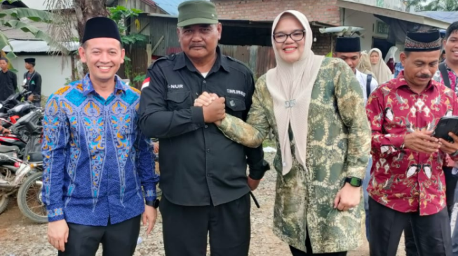 Tampil Bersama di Pengajian Akbar Rasau, Dilla Hich - Muslimin Tanja Berpasangan?