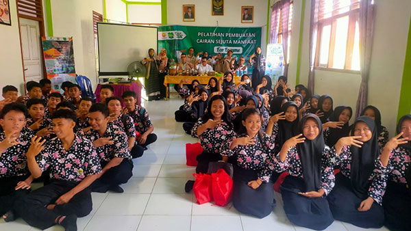 Kali ini yang menjadi sasaran adalah para pelajar SMA Negeri 10 Tanjungjabung Timur (Tanjabtim) di Kecamatan Geragai.