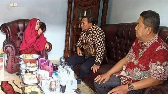 Pejabat Utama Polda Jambi Kunjungi Anggota Sakit