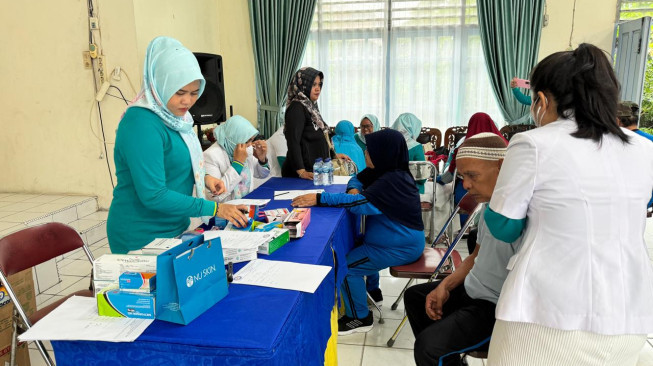 Peduli Kesehatan Lansia, PIKK PLN UP3 Jambi Gelar Bakti Sosial dan Berbagi Kebahagiaan Bersama UPTD Panti Sosial Tresna Werdha Budi Luhur