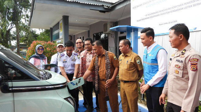 PLN Dorong Ekosistem Kelistrikan Penuhi Kebutuhan Pelanggan Pengguna EV, SPKLU ke-5 di Provinsi Jambi Resmi Dibuka