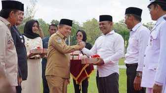 144 Kepala Desa di Kabupaten Sarolangun Dikukuhkan dan Terima SK Perpanjangan Masa Jabatan
